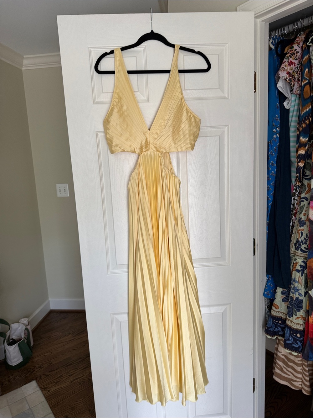 Abercrombie & Fitch Pale Yellow Cutout Pleated Maxi Dress
